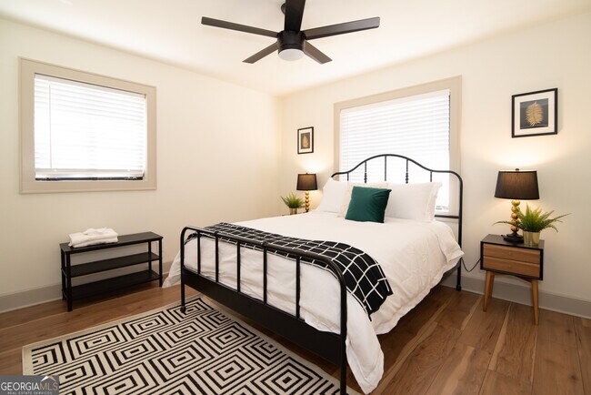 Photo - 907 White St SW