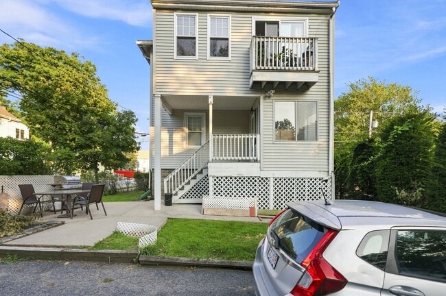 Building Photo - 99 Thorndike St Unit 1