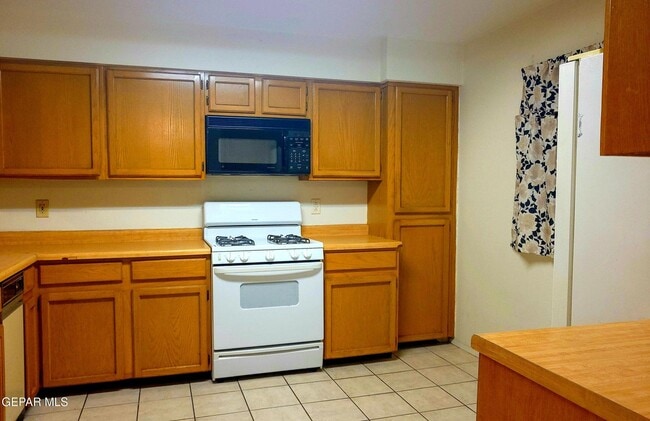 Photo - 10910 Highwood Way