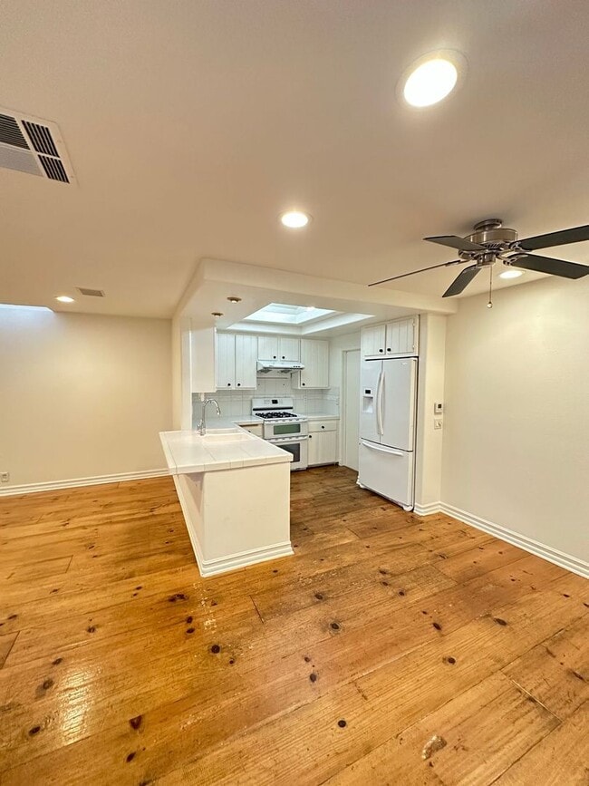 Photo - 3 Bedroom Irvine Home - Large Master Suite w/ Wood Floors - Beautiful!!!!!