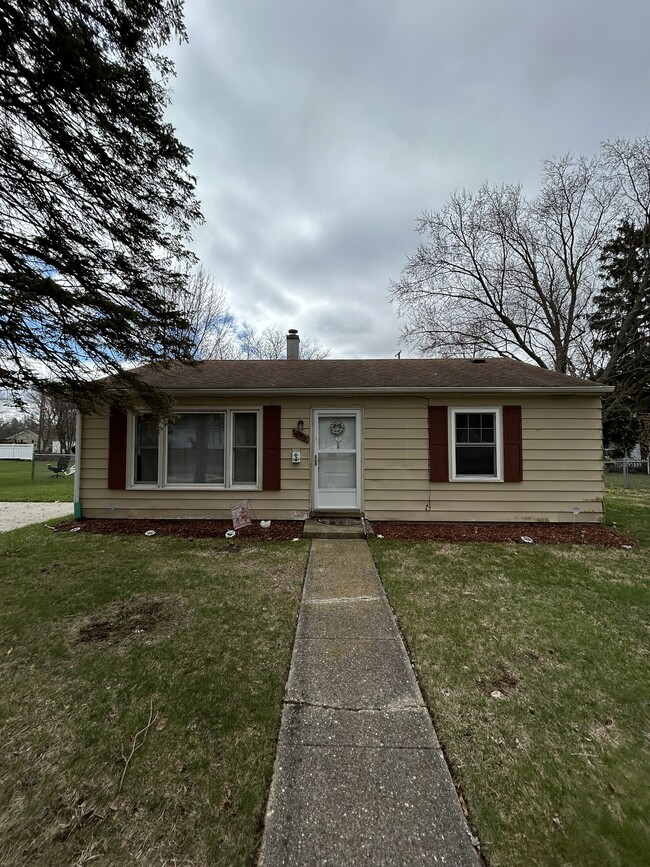 Building Photo - 408 E Broadwell St