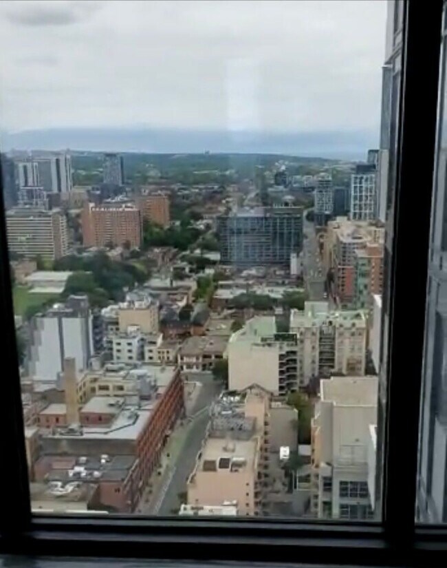 Photo - 25-3225 Richmond St E