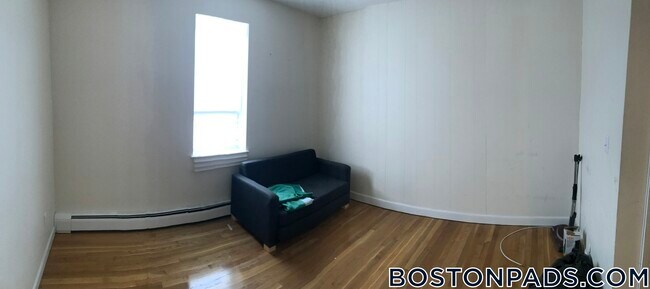 Photo - 180 N Beacon St Unidad 3