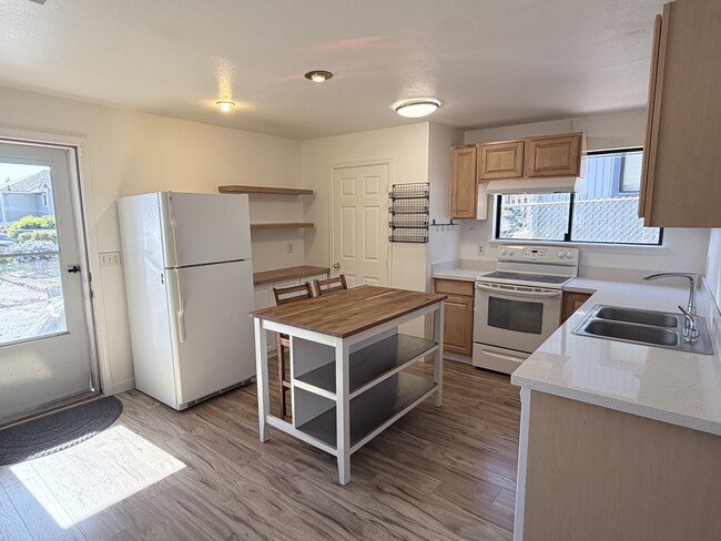Building Photo - 8837 20th Ave SW Unit A