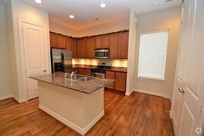 Building Photo - 3818 Center St Rental