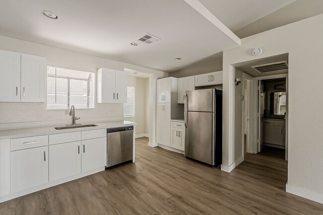 Photo - Fully Remodeled! 2 bed 2 bath Town-home in...