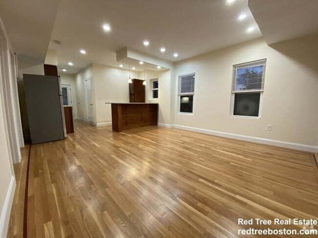 Building Photo - 4.0 bedroom in Somerville Massachusetts 02143 Unit U2 Rental