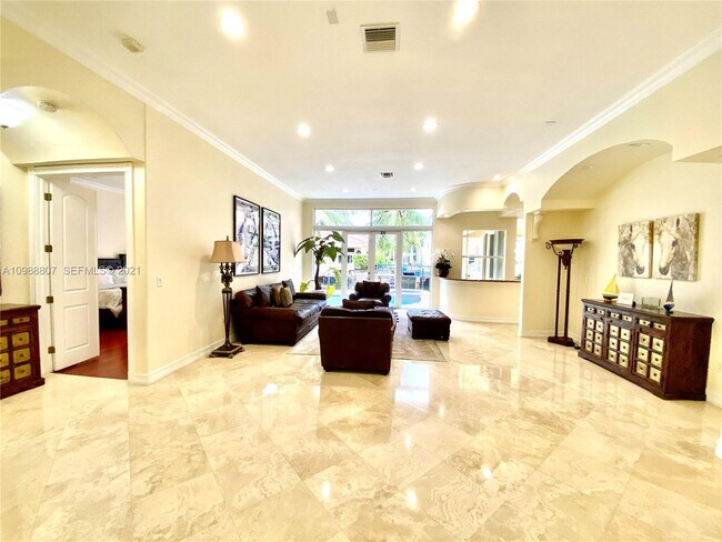 Photo - 950 Washington St