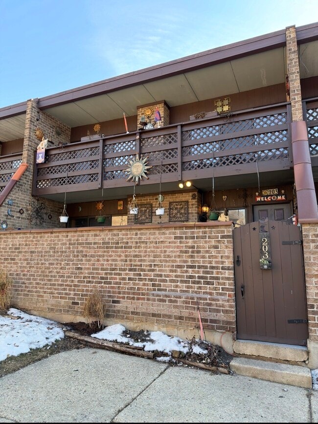 Building Photo - 203 Kenneth Cir