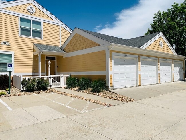 Building Photo - 2 Bedroom, 2 Bath Condo with an attached g...