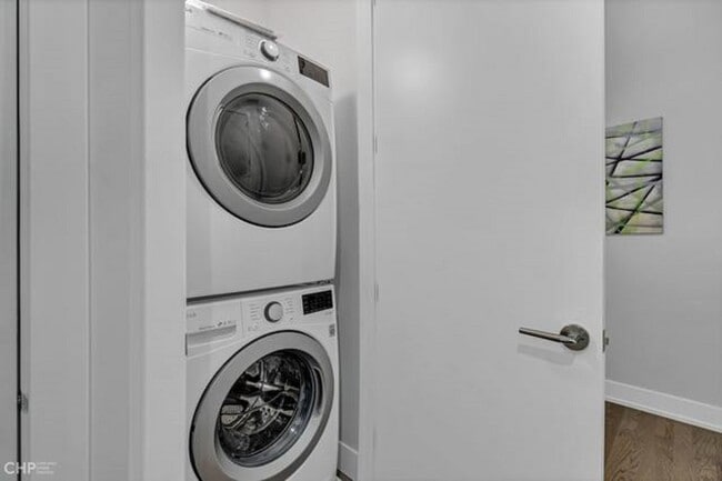 Photo - 2217 W Madison St Unit 401