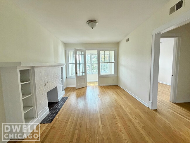 Building Photo - 3445 W Schubert Ave Unit 01