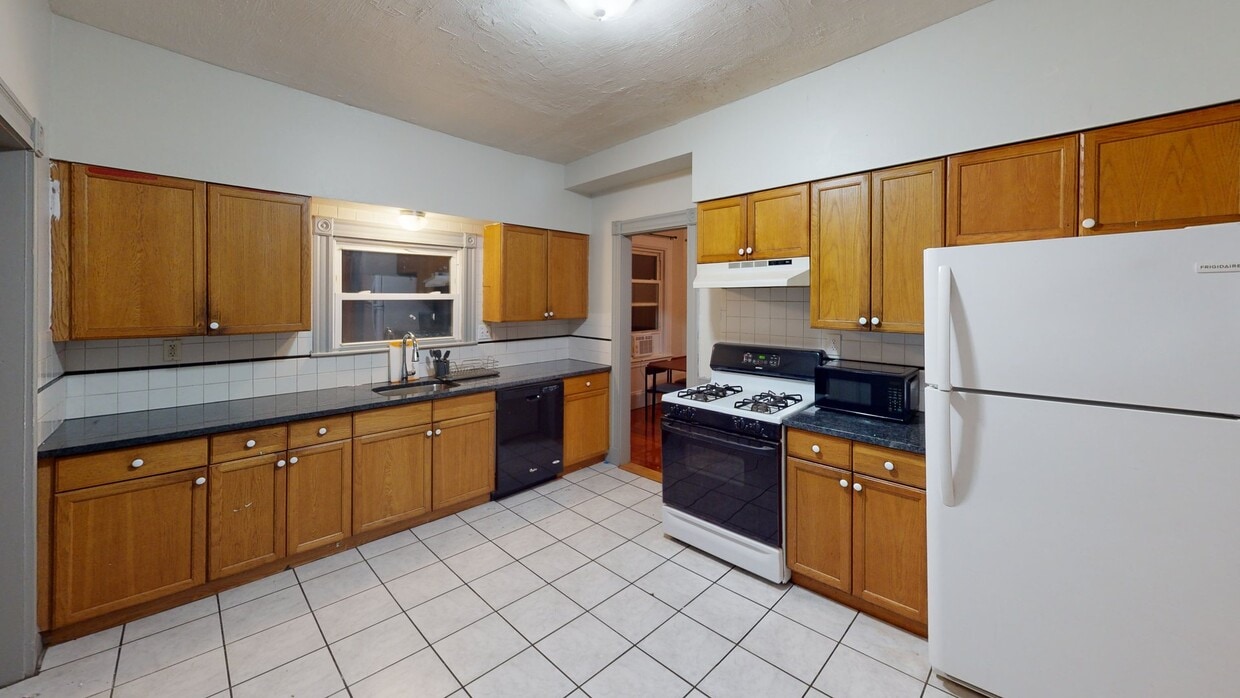 Photo - Private bedroom in 6 bed/2 bath Home
