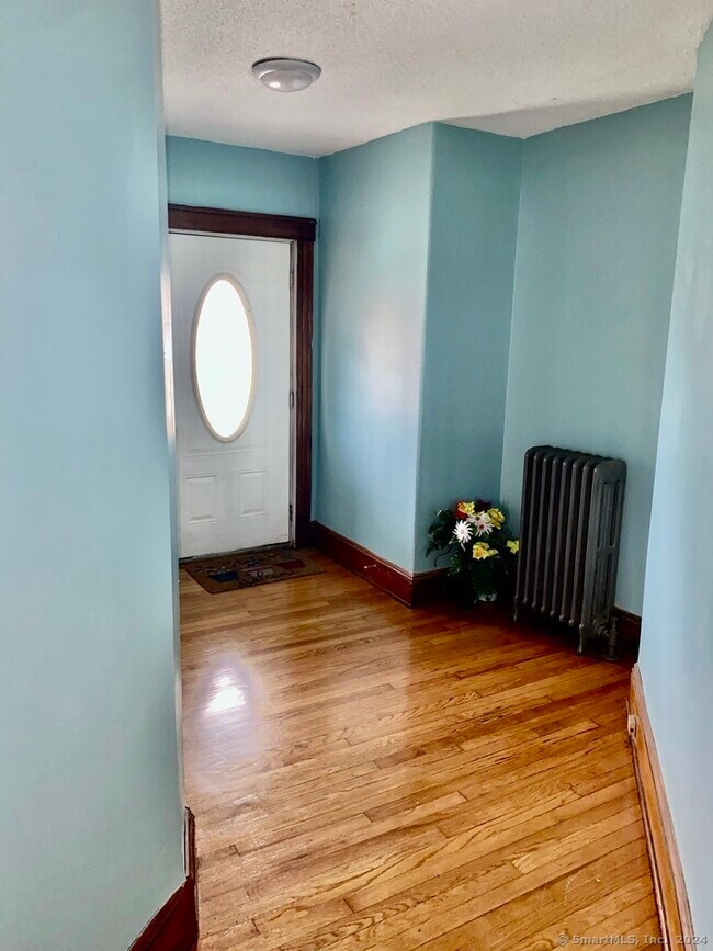 49-51-51 Brownell Ave Unit 2nd