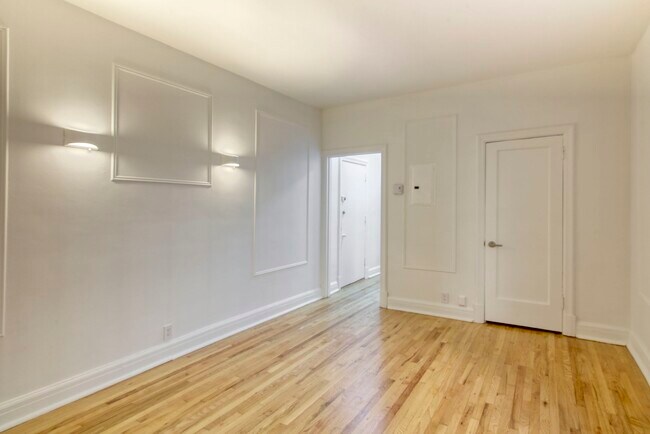 Photo - 2060 Rue du Fort Unit 15