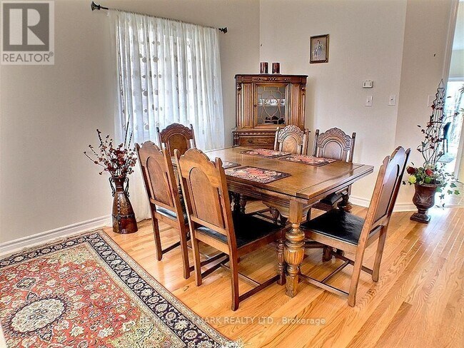 Photo - 135 Maroon Dr