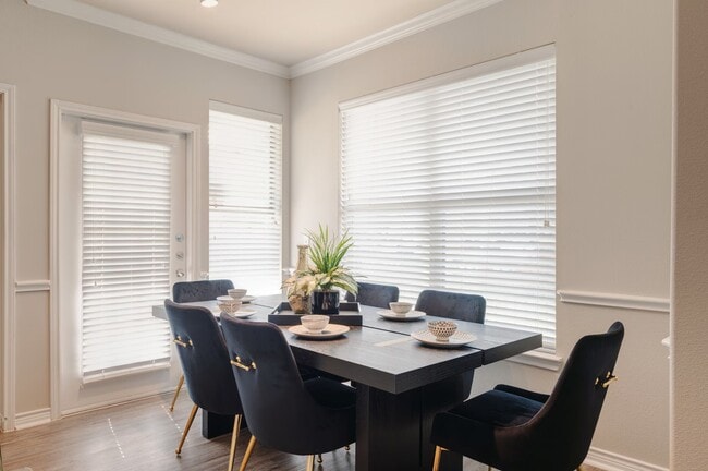 Photo - Luxury 2-Bed with Limited Time Specials! Unit KNC