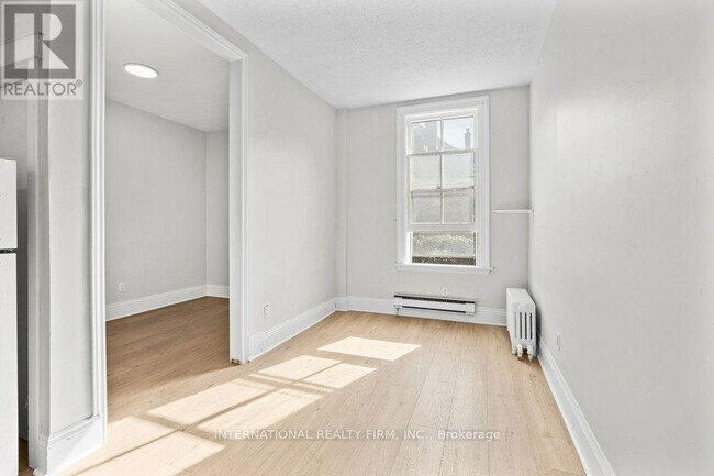 Photo - 67 Ontario Ave