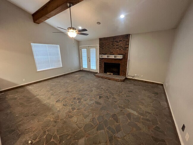 Photo - AVAILABLE NOW! 3/2/2