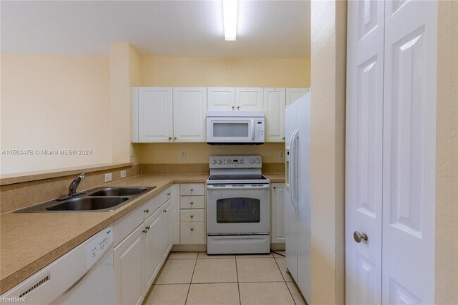 3 br, 2 bath House - 1555 NE 33rd Rd # 113... - 3 br, 2 bath House - 1555 NE 33rd Rd # 113...