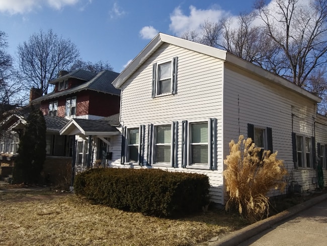 Photo - 725 Fulton St E