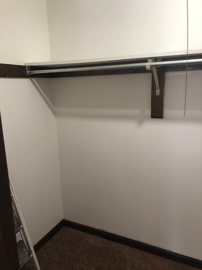 Photo - 611 Country Ln