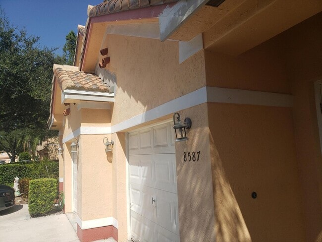 Building Photo - 8587 SW 23rd Ct