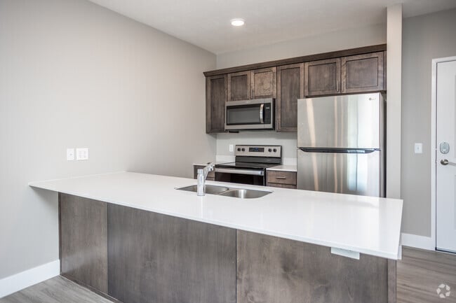 1BR, 1BA - 744-753 SF