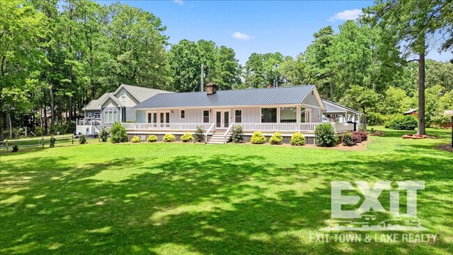 Building Photo - Gorgeous Waterfront Property with 4 Bedroo... Rental