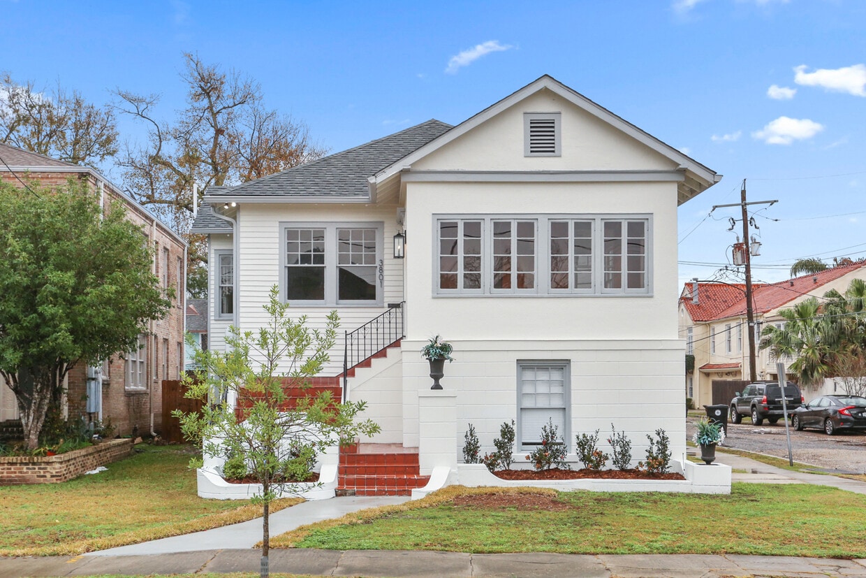 Unit is entire second floor - 3801 Nashville Ave (New Orleans, LA)