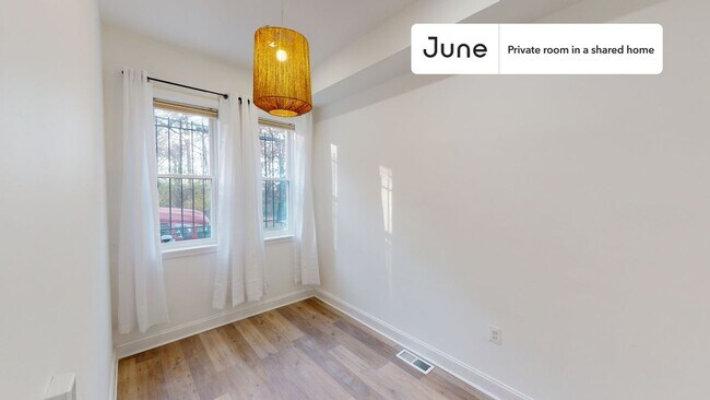 Photo - Room in Shared 5 bed/3.5 bath home Unidad E