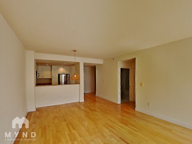 Photo - 260 King St Unidad 707