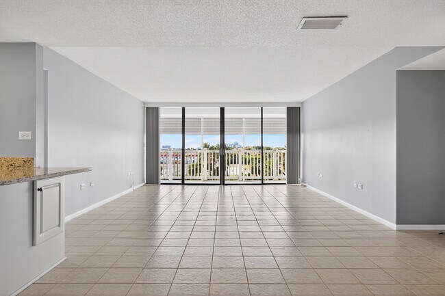 Living Room - 500 Treasure Island Causeway Unit 504