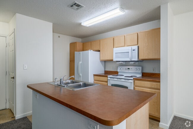 1BR, 1BA - 811SF - Kitchen