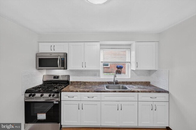 Building Photo - 2261 Strahle St Unit 1ST FL