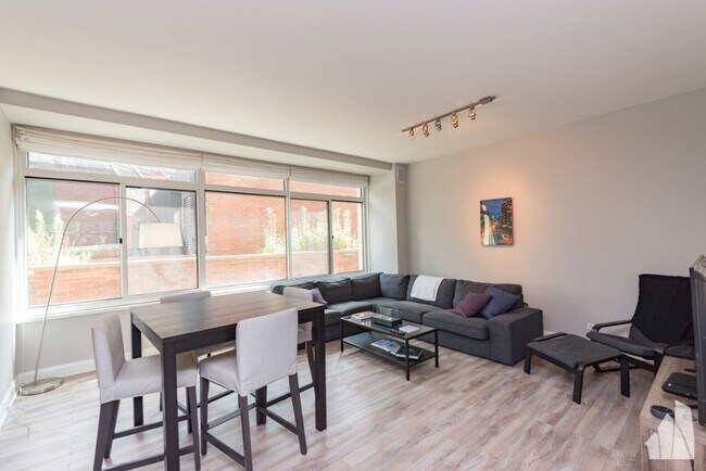 Photo - 211 E Ohio St Unidad 618