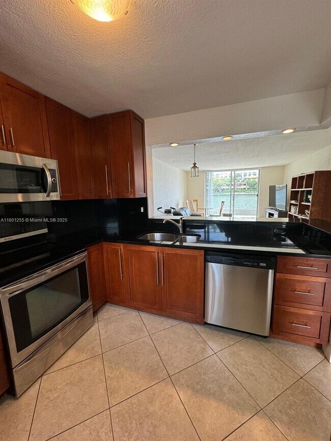 Photo - 4000 NE 169th St Unidad 104 Rental