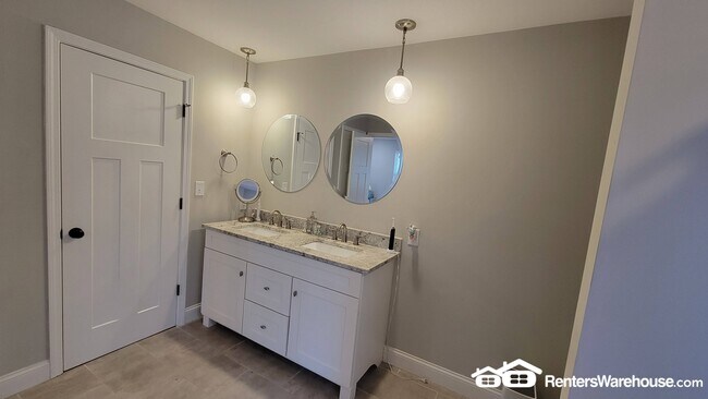 Photo - 1911 Baker Rd NW