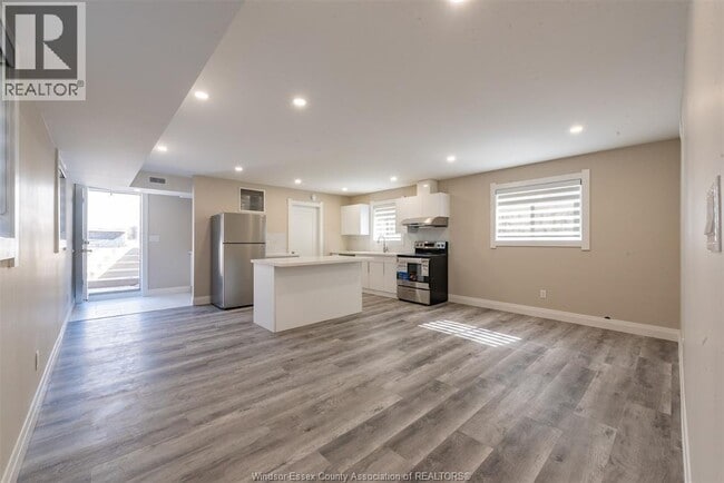 Photo - 912 Hall Ave