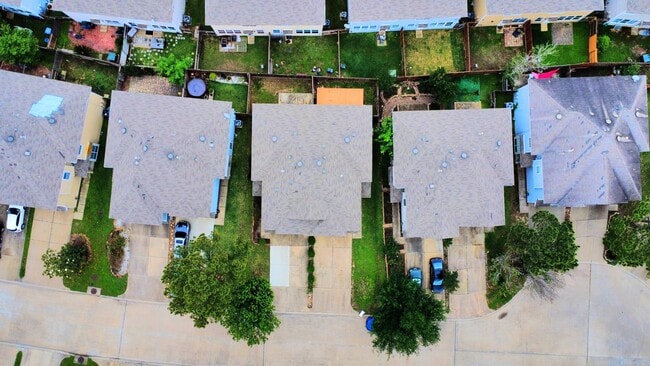 Building Photo - 16526 Cairngrove Ln