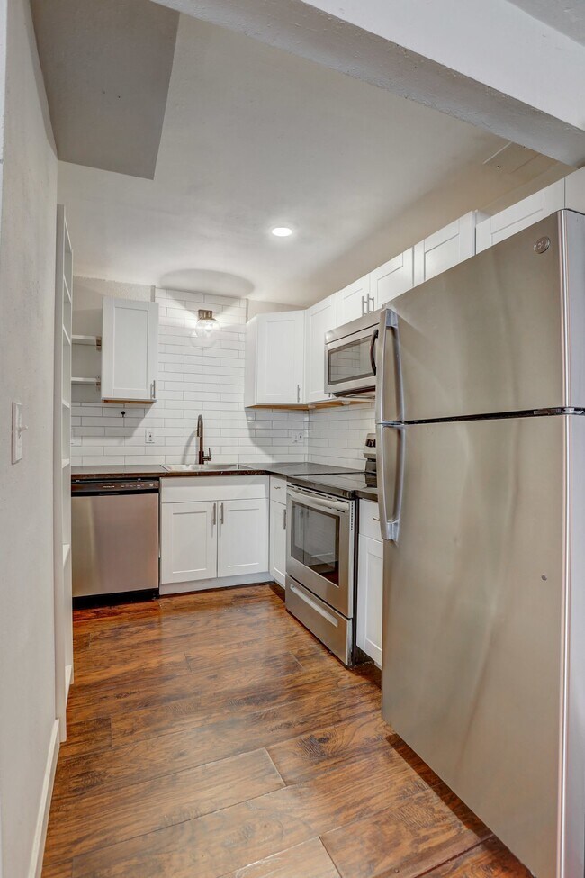 Photo - $1,550 - 1 Bed Updated Condo right by Cher... Unit 701