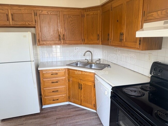 Photo - 102 E Sunrise Dr