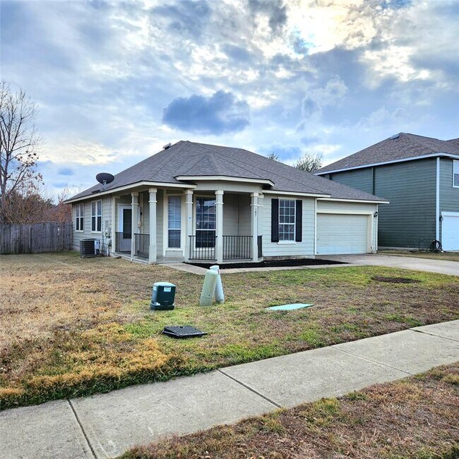 Photo - 107 Holmstrom St