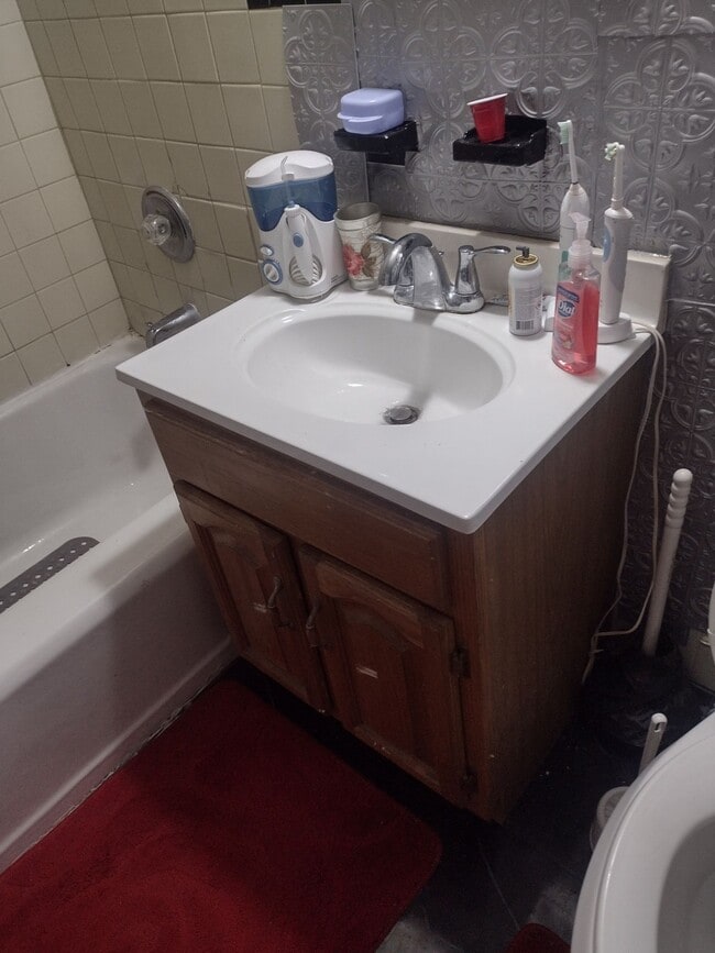 Photo - Spacious 2 bedroom -don't wait this will not last Unit 22-1