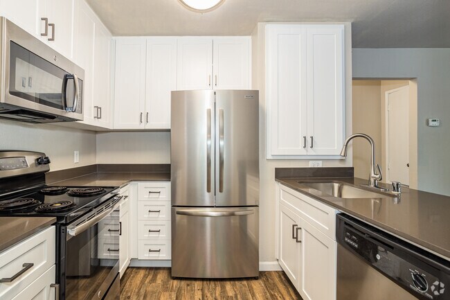 1BR, 1BA - 760SF