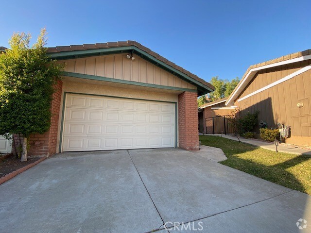 Building Photo - 19041 Wildwood Cir Rental