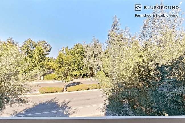 Photo - 555 W Middlefield Rd Unidad FL2-ID7942A