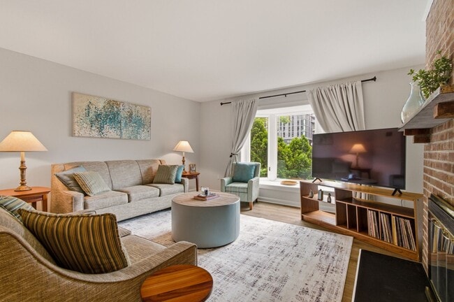 Photo - 1608 Key Blvd