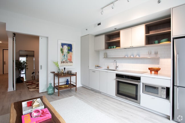 1BR, 1BA - 652 SF