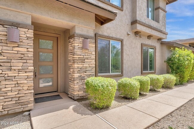 10260 E White Feather Ln
